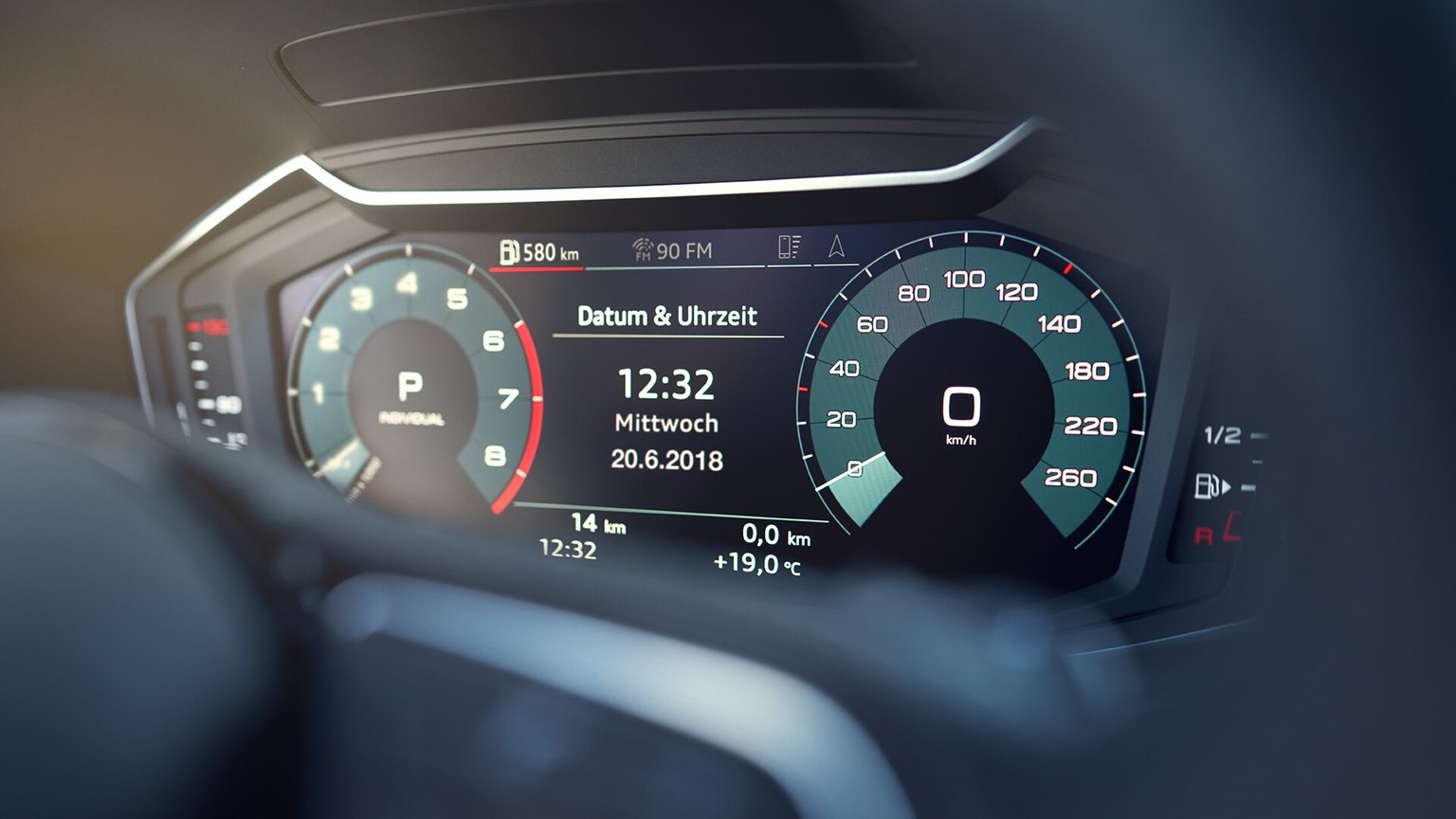 The available Audi virtual cockpit delivers an enhanced digital experience. The range of on-demand display functions include navigation maps and driver assistance systems in the driver’s field of vision.
